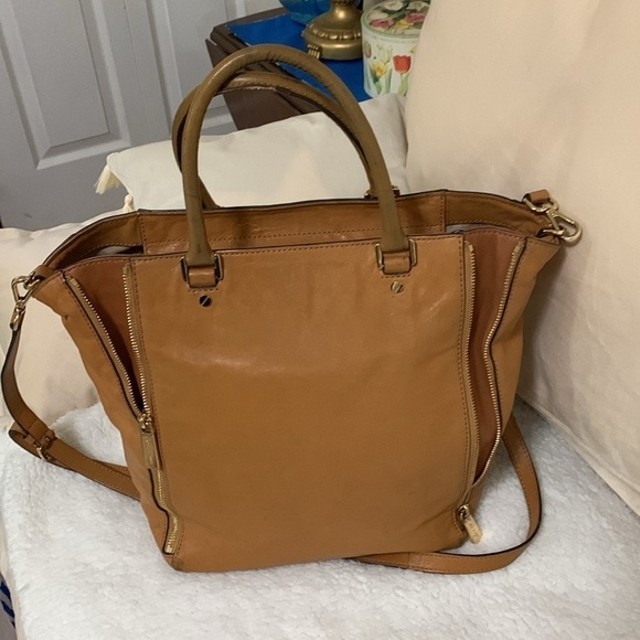 Michael Kors, camel leather tote with gold, zipper detailing and branding - Picture 6 of 13